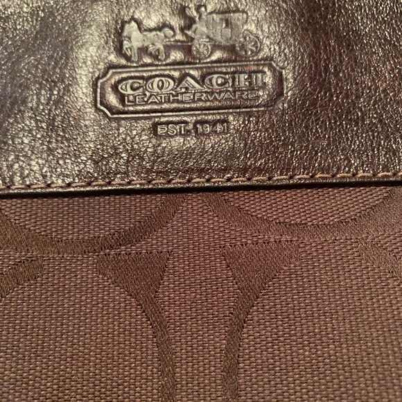 Coach Brown signature handbag, zips, GOLD hardware, Purple lining and footed. - Picture 10 of 11